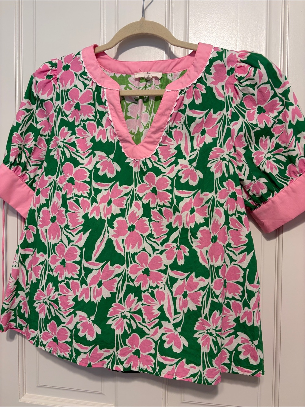 Entro Ladies Pink & Green Floral V-Neck Top with bows on sleeves